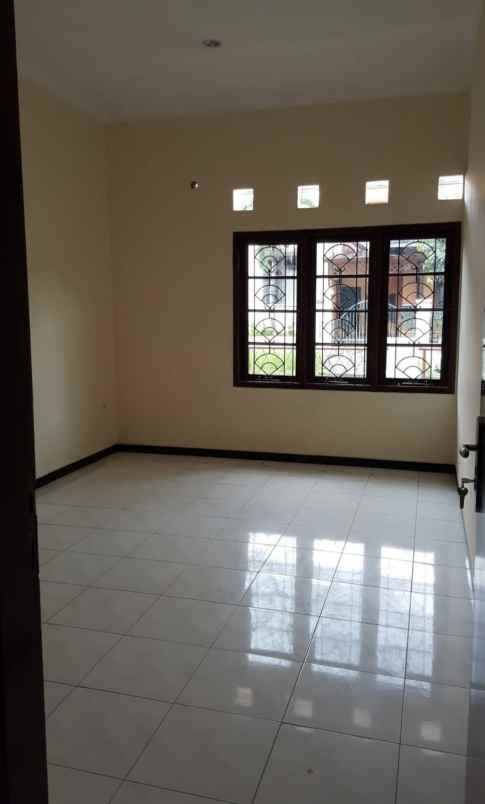 dijual rumah karangrejo raya