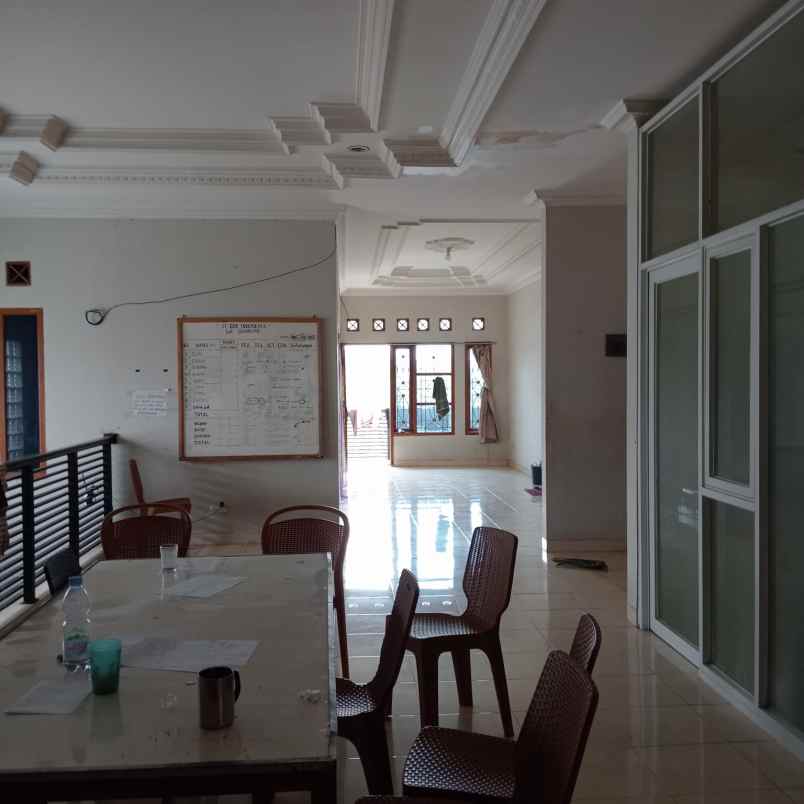 dijual rumah kawaluyaan indah