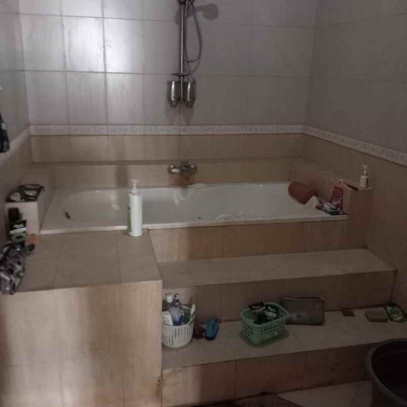 dijual rumah kawaluyaan indah