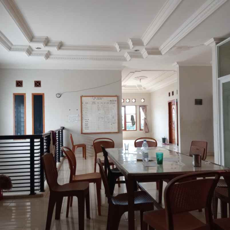 dijual rumah kawaluyaan indah