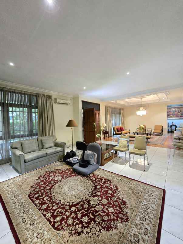 dijual rumah kayu putih