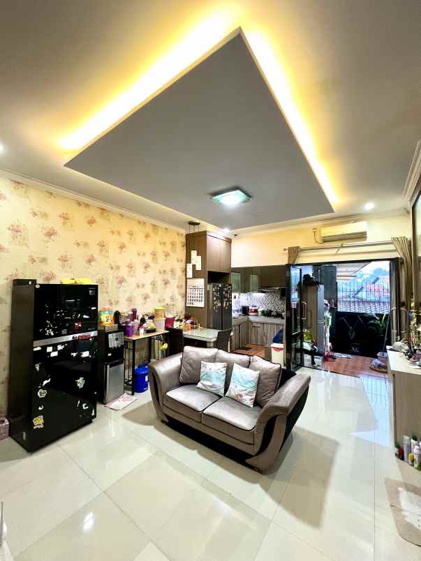 dijual rumah kebagusan