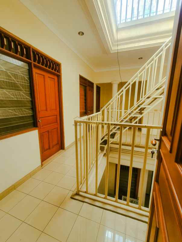 dijual rumah kebayoran lama
