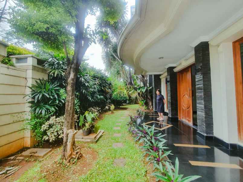 dijual rumah kebayoran lama