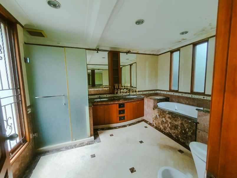 dijual rumah kebayoran lama