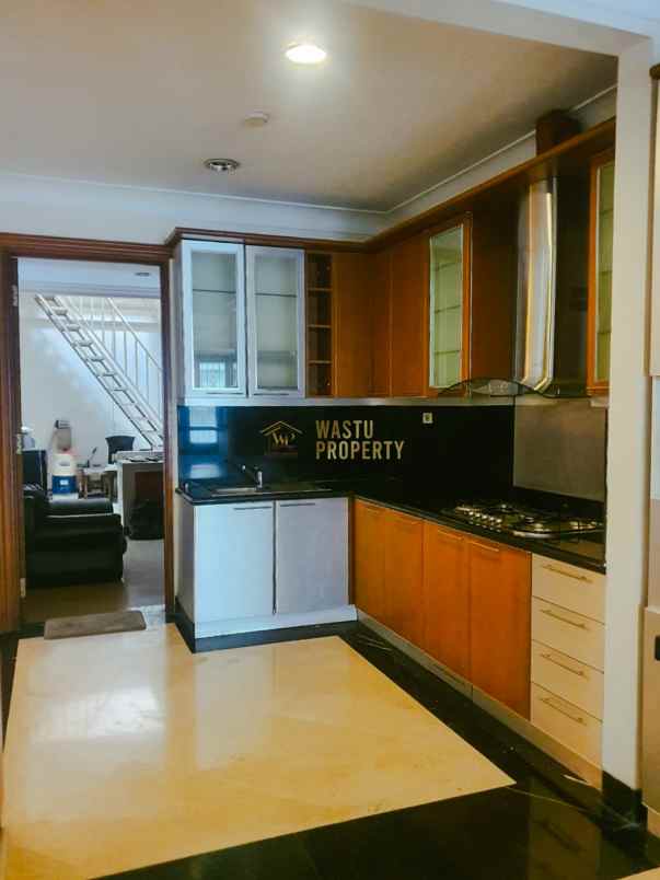 dijual rumah kebayoran lama