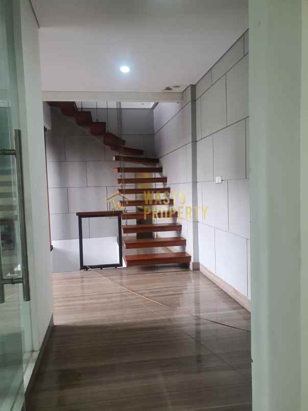 dijual rumah kebayoran lama