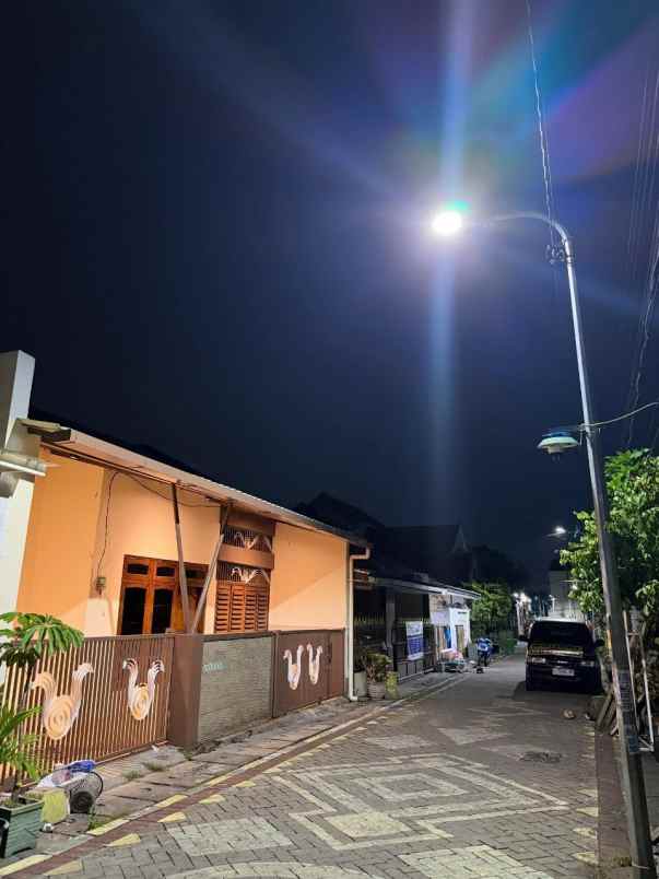 dijual rumah kedinding tengah sekolahan