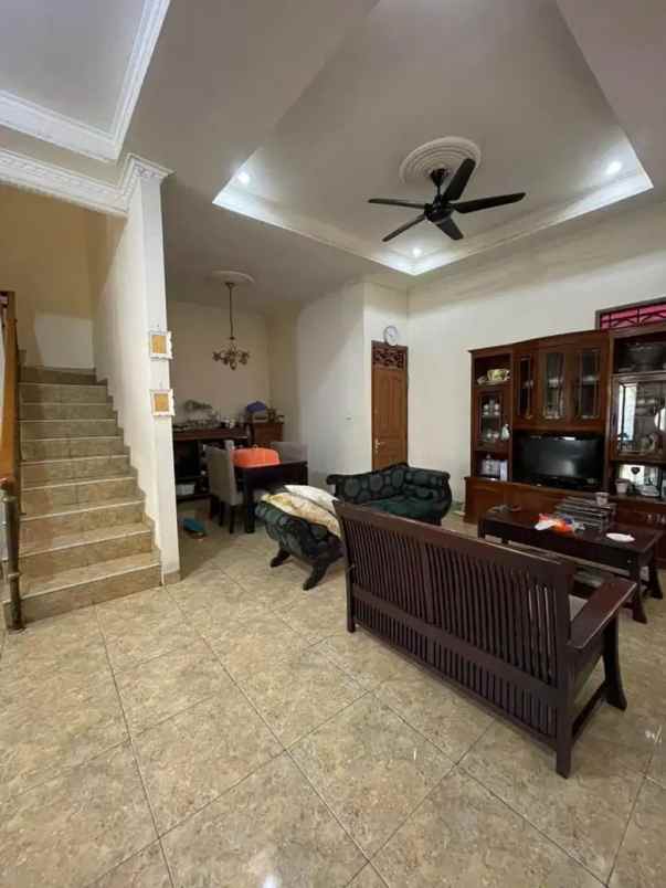 dijual rumah kencana loka bsd