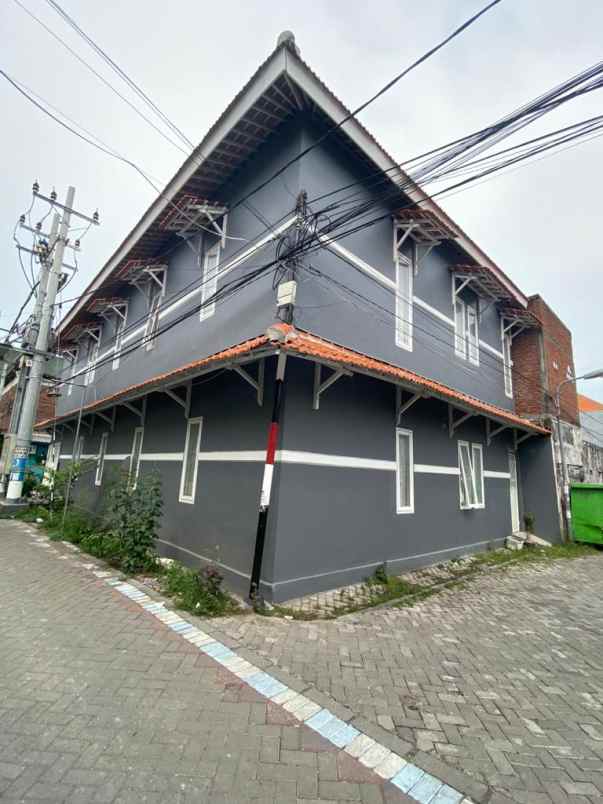 dijual rumah keputih gg makam blok b no 2