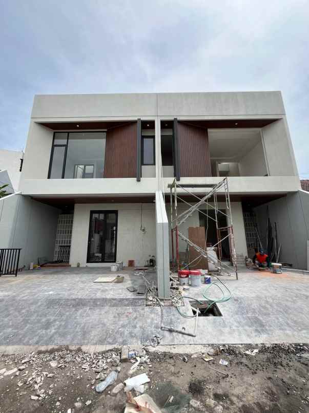 dijual rumah klampis semolo