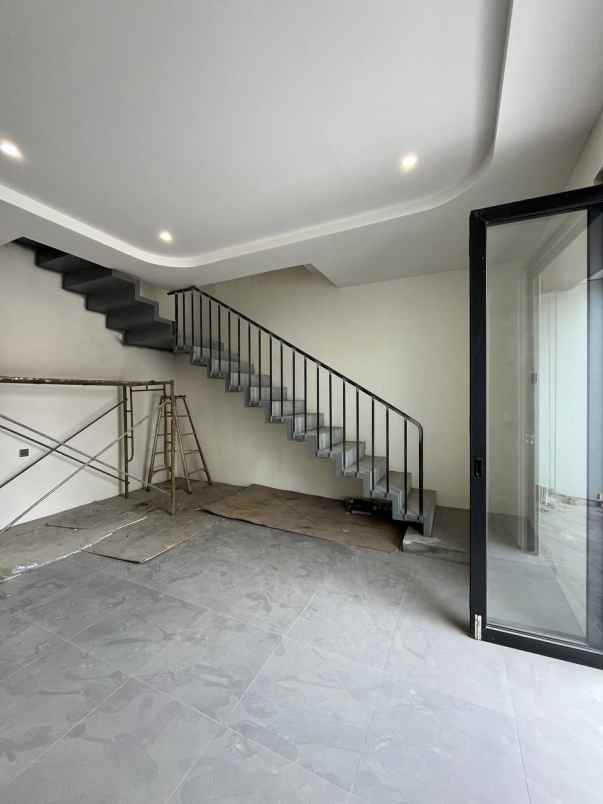 dijual rumah klampis semolo