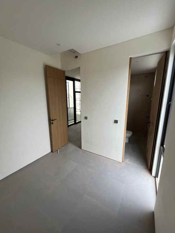 dijual rumah klampis semolo