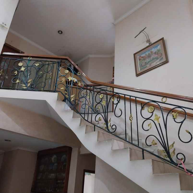 dijual rumah klasik hook di duren sawit jakarta timur