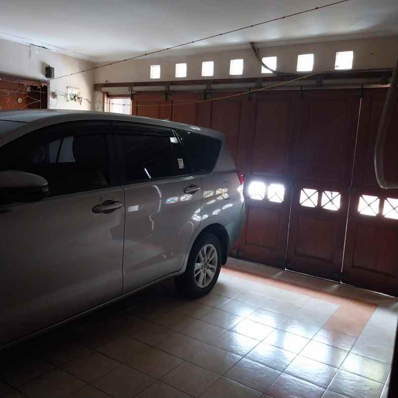 dijual rumah klasik hook di duren sawit jakarta timur
