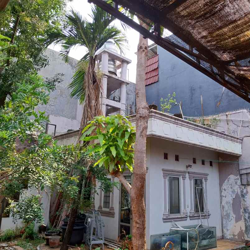 dijual rumah klasik hook di duren sawit jakarta timur