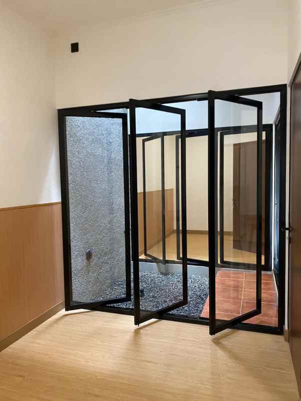 dijual rumah komplek arcamanik