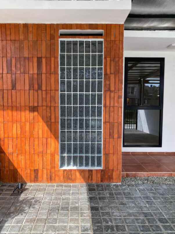 dijual rumah komplek arcamanik