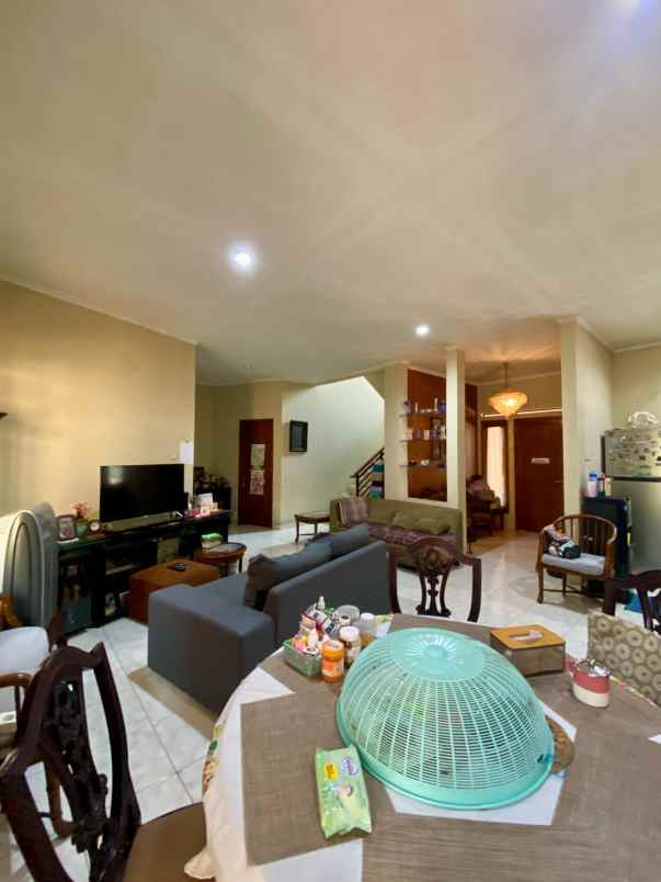 dijual rumah komplek bali view cireundeu