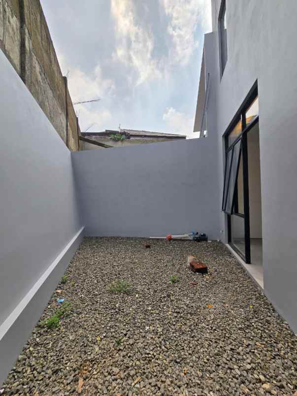 dijual rumah komplek billymoon