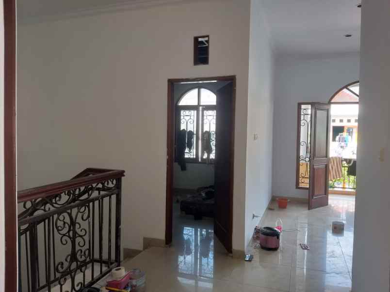 dijual rumah komplek billymoon pondok