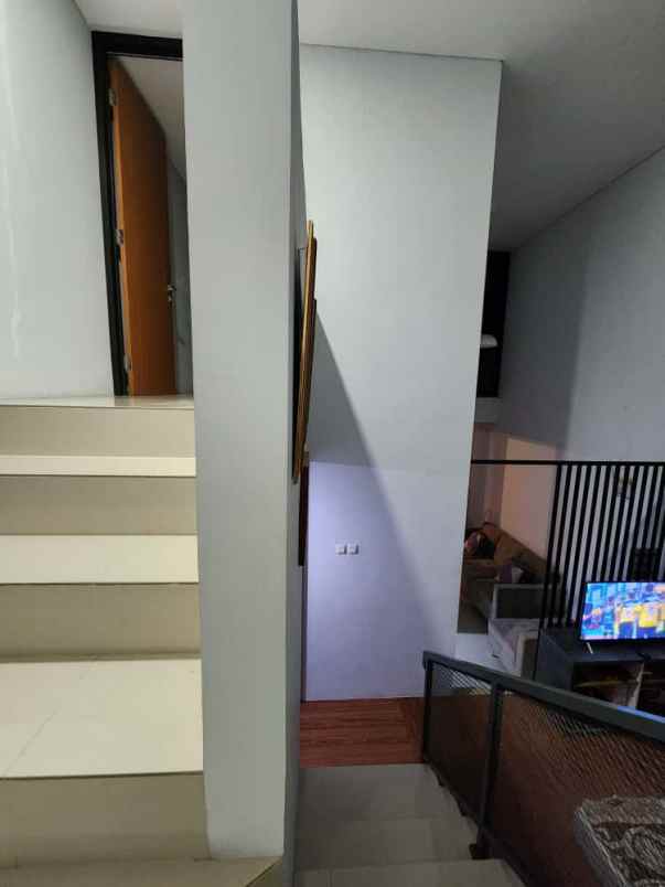 dijual rumah komplek bumi adipura