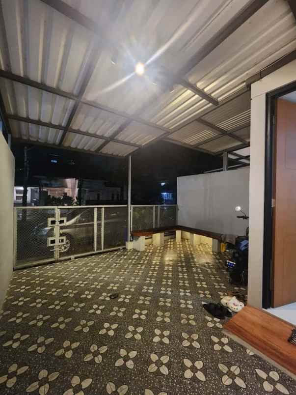 dijual rumah komplek bumi adipura