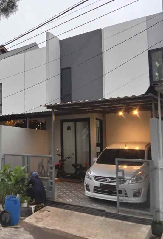dijual rumah komplek bumi adipura