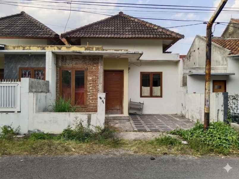 dijual rumah komplek margahayu raya