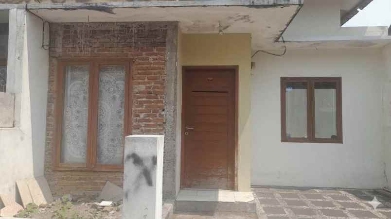 dijual rumah komplek margahayu raya