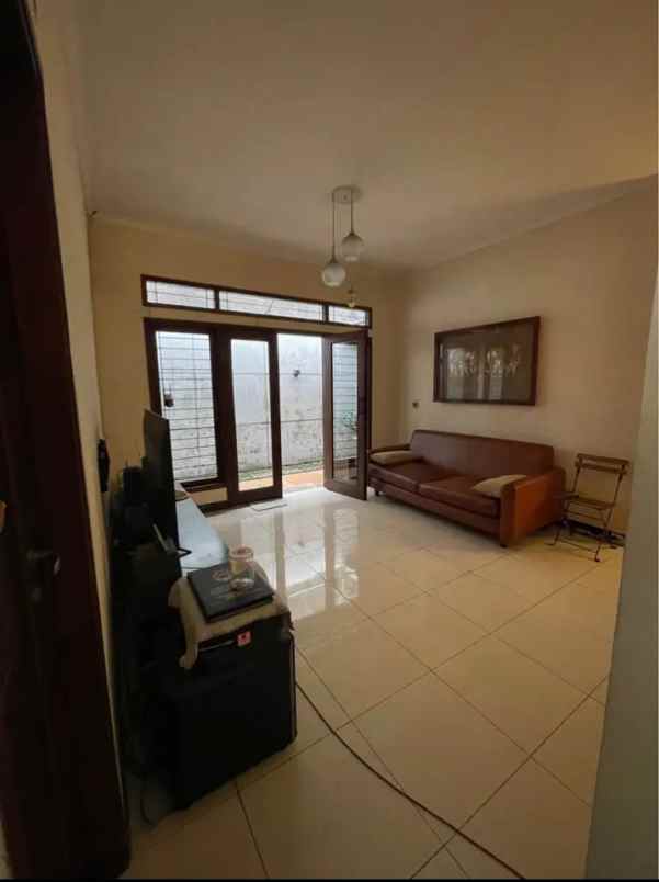 dijual rumah komplek margahayu raya