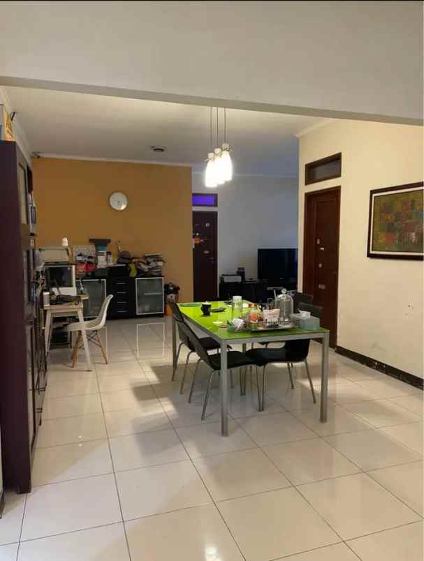 dijual rumah komplek margahayu raya