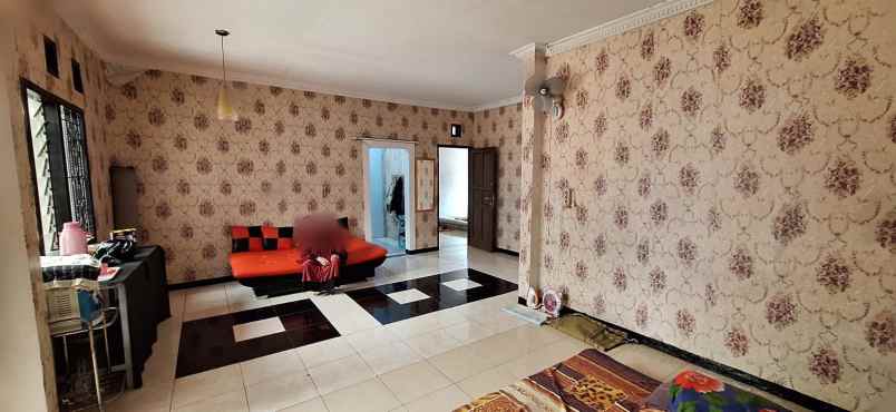 dijual rumah komplek margawangi estate