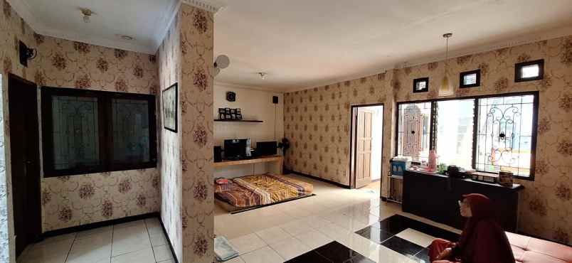 dijual rumah komplek margawangi estate