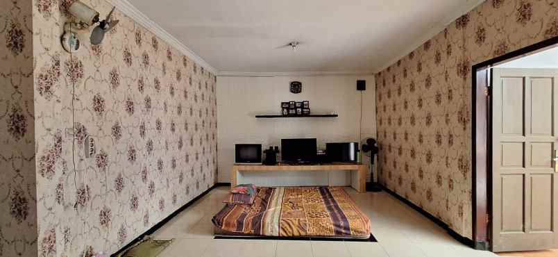 dijual rumah komplek margawangi estate