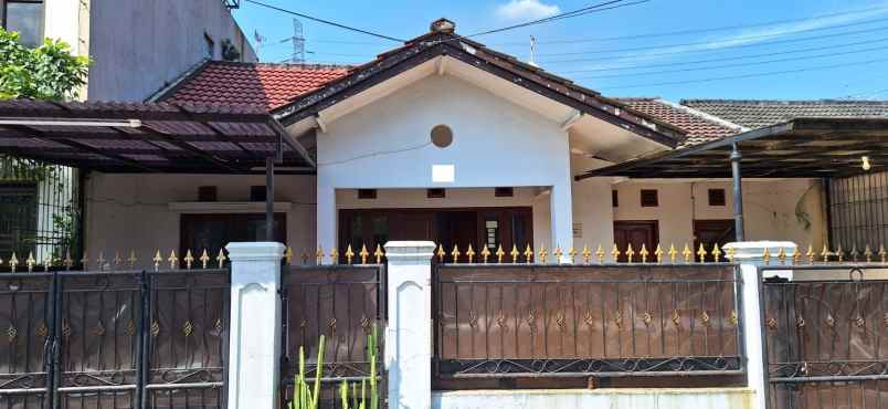 dijual rumah komplek margawangi estate