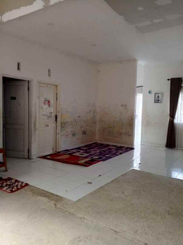 dijual rumah komplek parahyangan