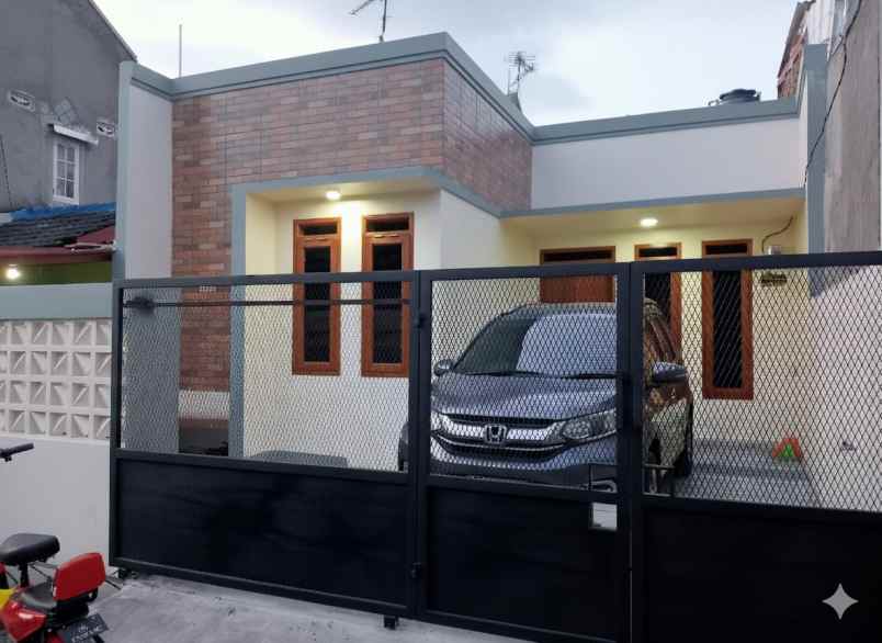 dijual rumah komplek permata biru