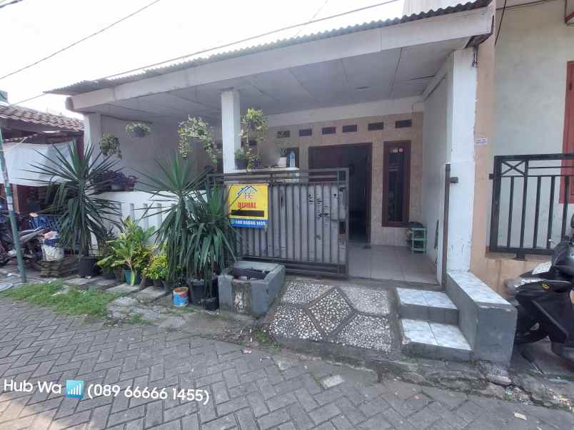 dijual rumah komplek perumahan pondok