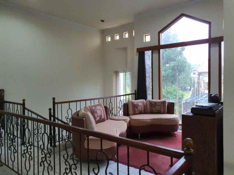 dijual rumah komplek pondok hijau