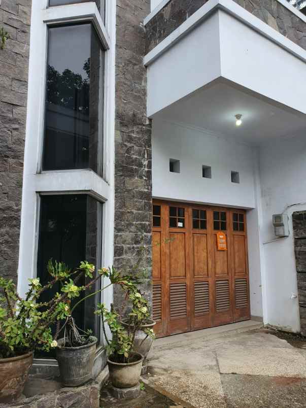 dijual rumah komplek pondok hijau