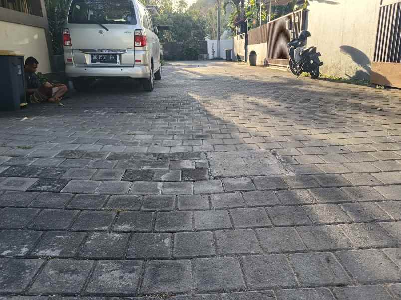 dijual rumah kuta selatan