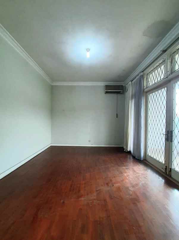 dijual rumah lebak bulus