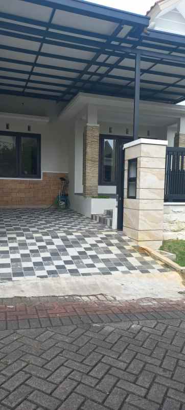 dijual rumah lokasi villa puncak tidar malang
