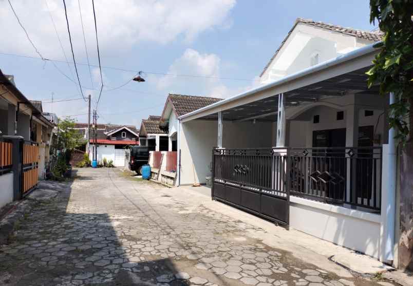 dijual rumah lpmp