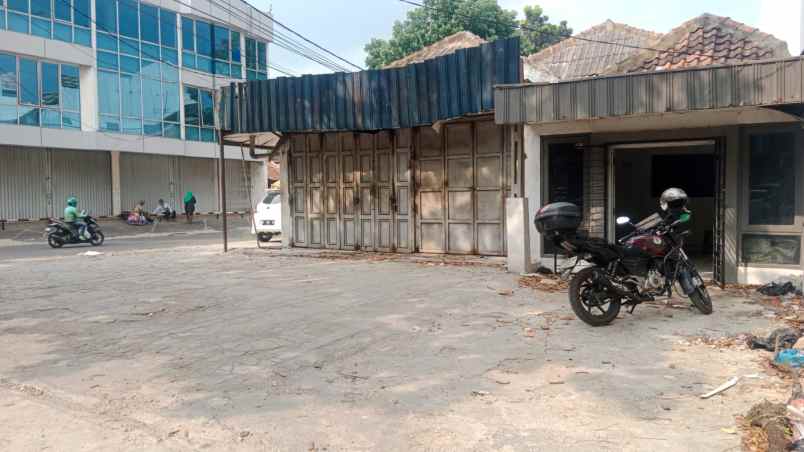 dijual rumah mainroad karapitan