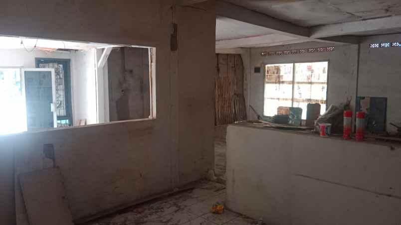 dijual rumah mainroad karapitan