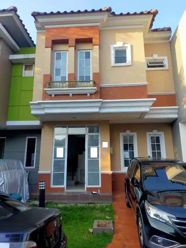 dijual rumah malibu village cluster palm