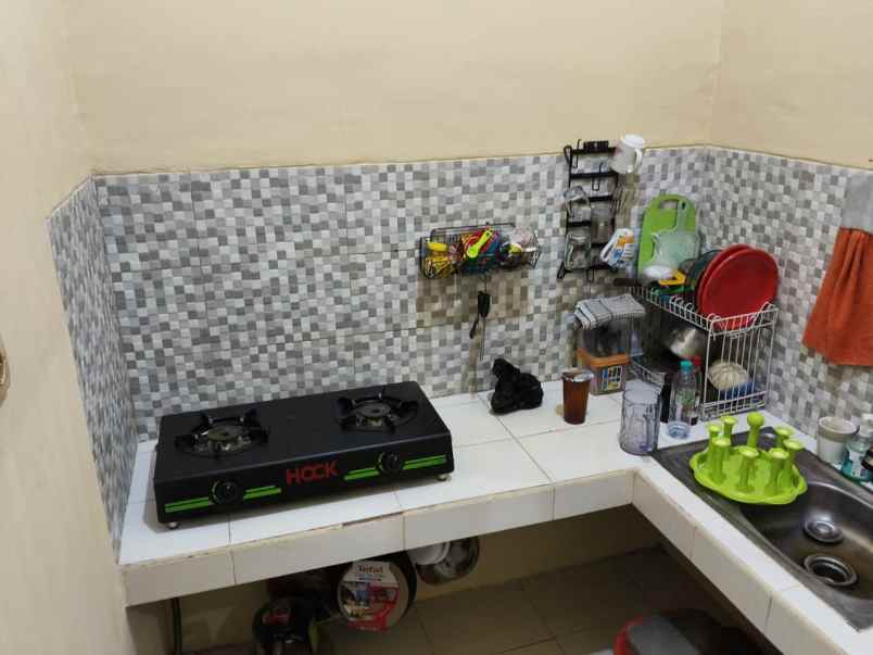 dijual rumah manyar rejo