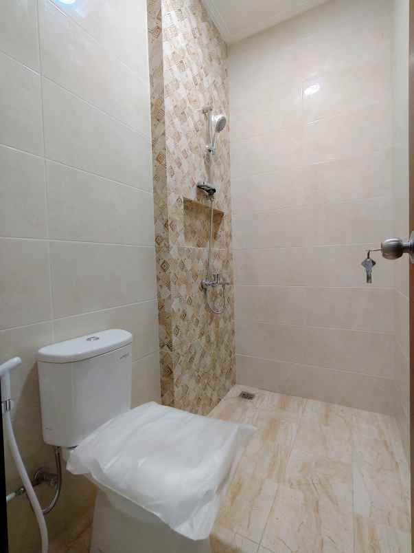 dijual rumah mega cinere depok